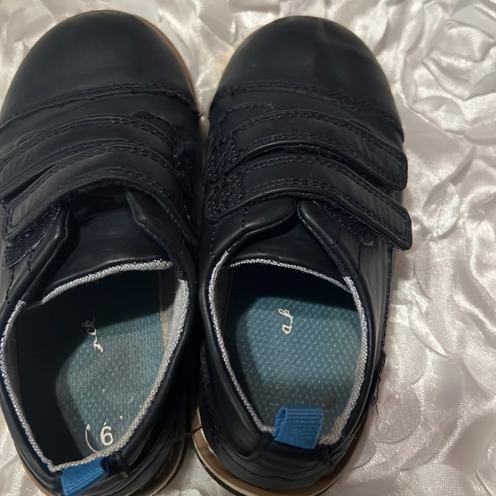 Used Kids shoes size 6 from Cat and Jack